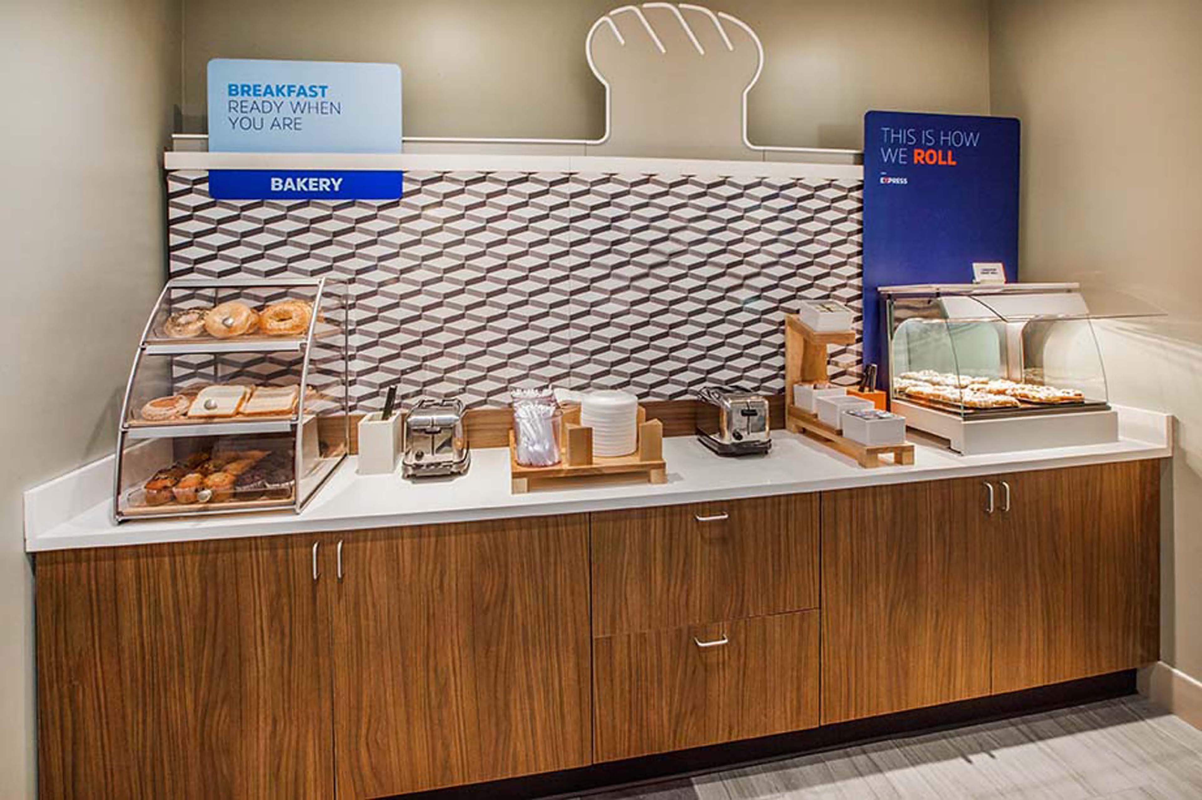 Holiday Inn Express Hotel&Suites Thornburg-S. Fredericksburg, an IHG Hotel Buitenkant foto