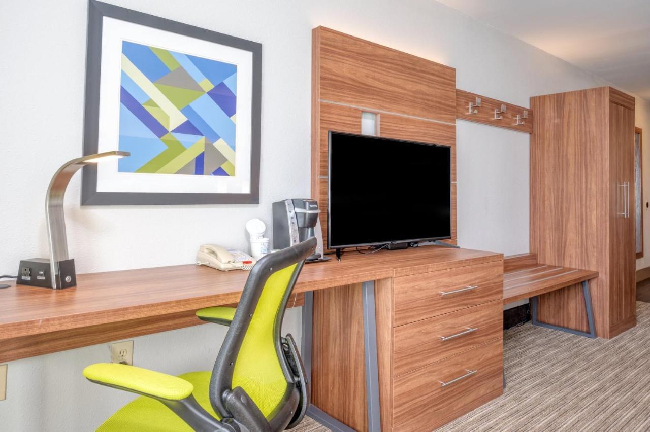 Holiday Inn Express Hotel&Suites Thornburg-S. Fredericksburg, an IHG Hotel Buitenkant foto