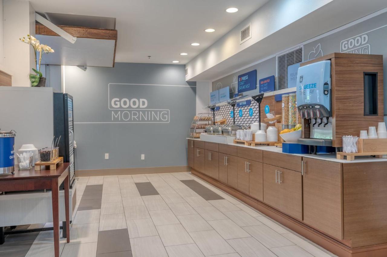 Holiday Inn Express Hotel&Suites Thornburg-S. Fredericksburg, an IHG Hotel Buitenkant foto